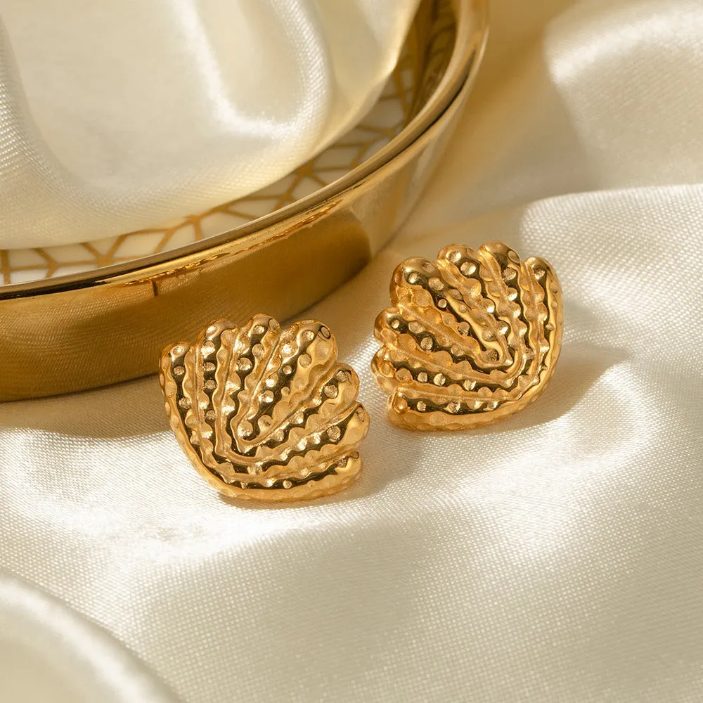 18K Gold Exquisite and Noble Shell-shaped Design Beach Style Light Luxury Earrings