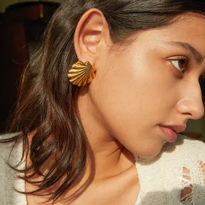 18K Gold Exquisite and Noble Shell-shaped Design Beach Style Light Luxury Earrings