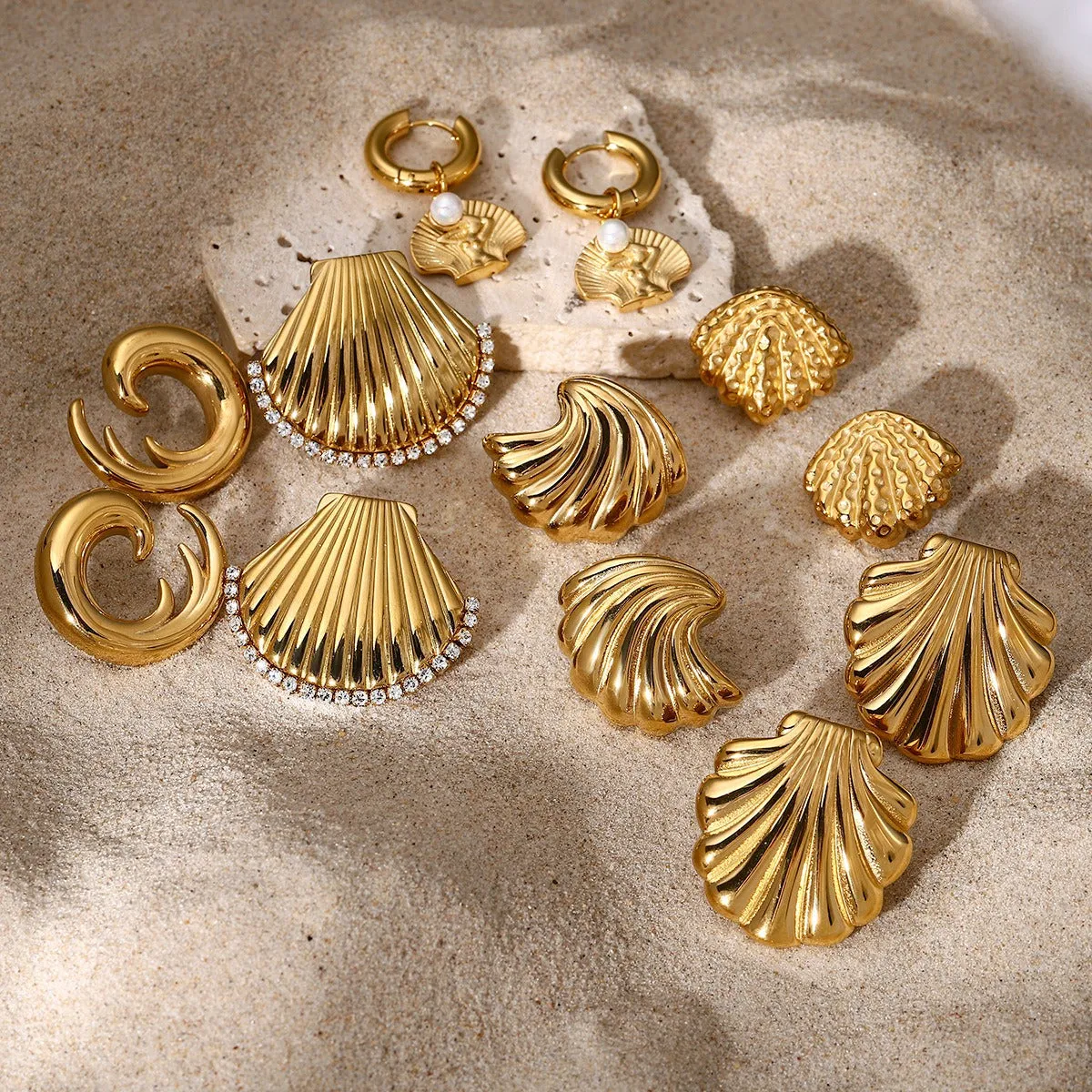 18K Gold Exquisite and Noble Shell-shaped Design Beach Style Light Luxury Earrings