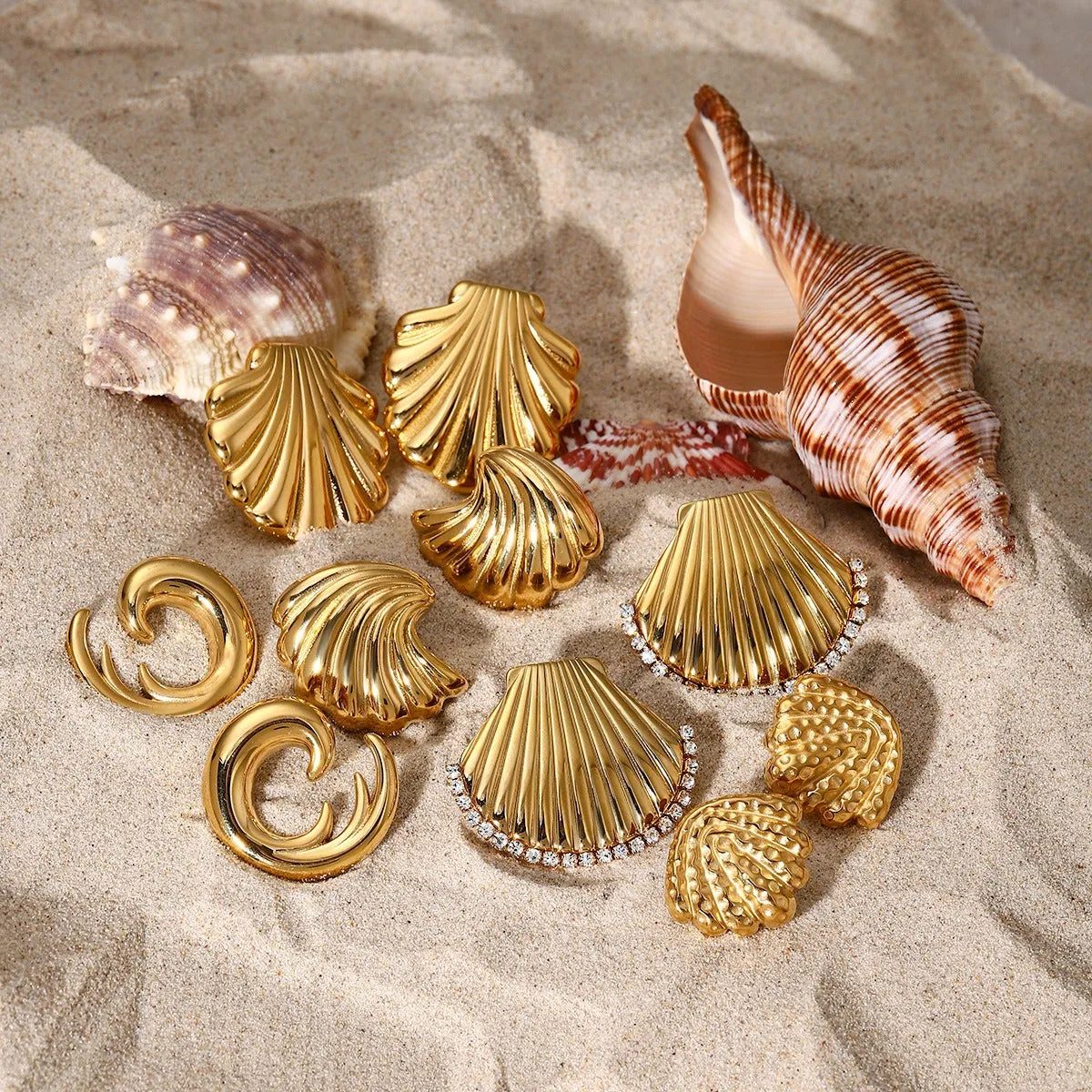 18K Gold Exquisite and Noble Shell-shaped Design Beach Style Light Luxury Earrings