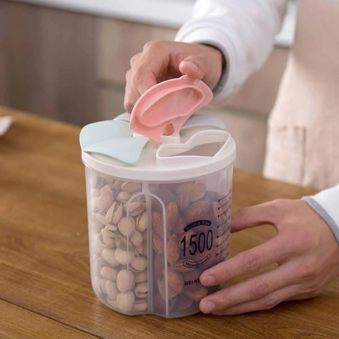 Food Storage Covered  Jar Grains Plastic Compartment Storage Tank 1500ml