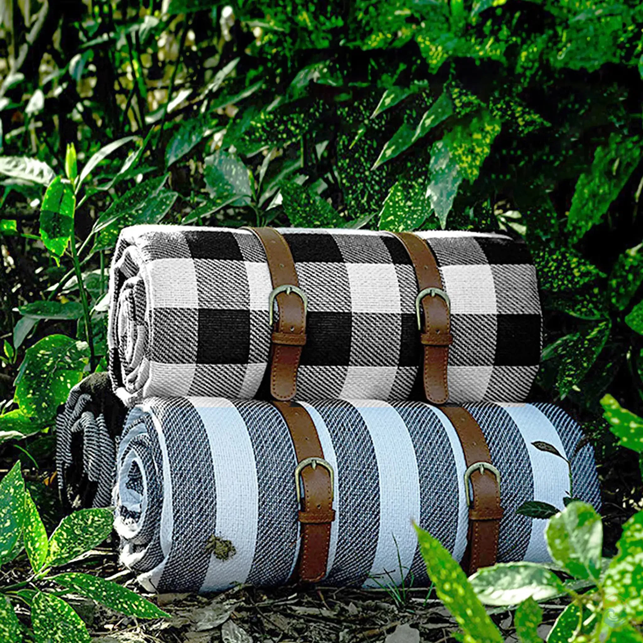 Glodpuppe Large Plaid Beach Mat 59" x 78.75" Moisture-Proof Blanket with Leather Strap