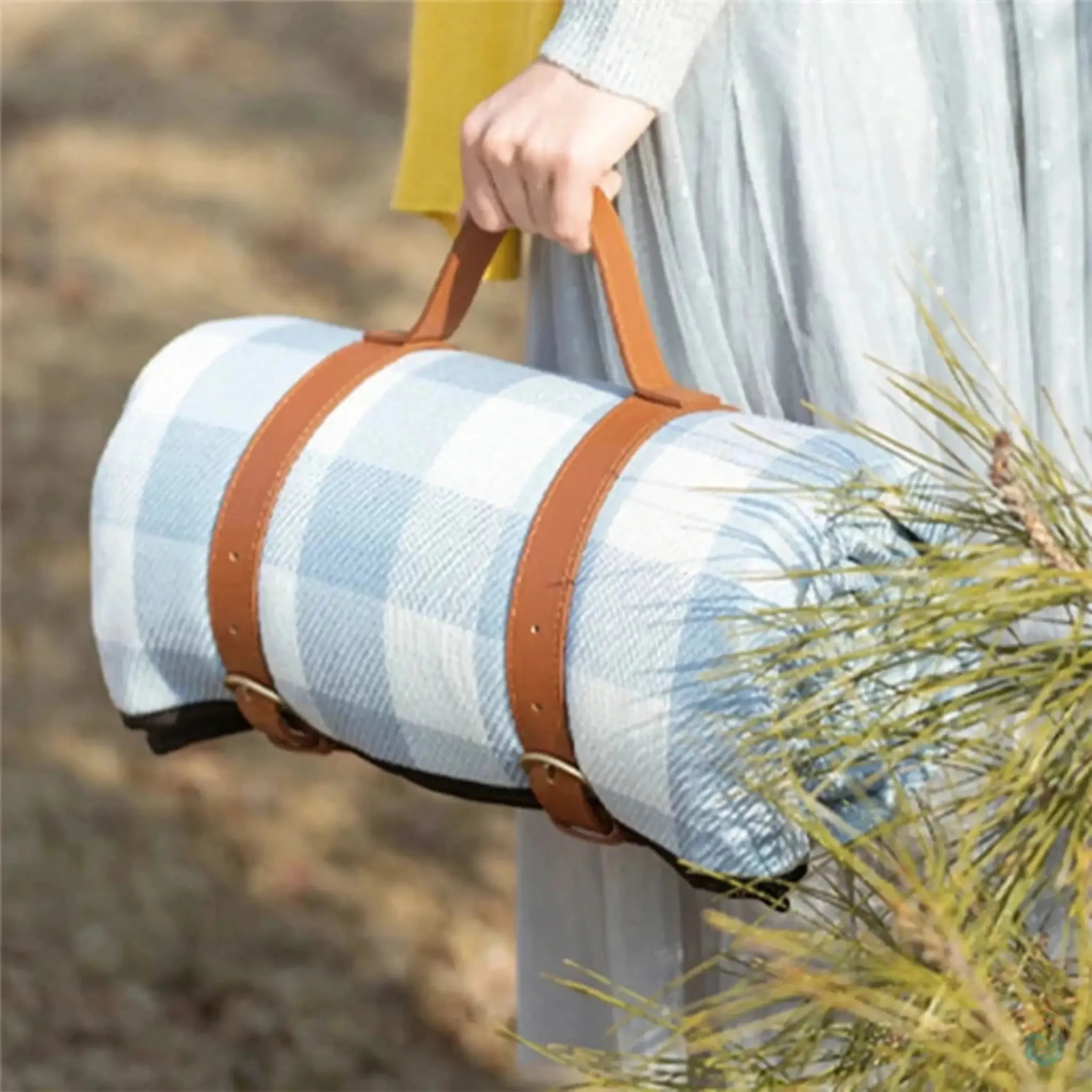 Glodpuppe Large Plaid Beach Mat 59" x 78.75" Moisture-Proof Blanket with Leather Strap