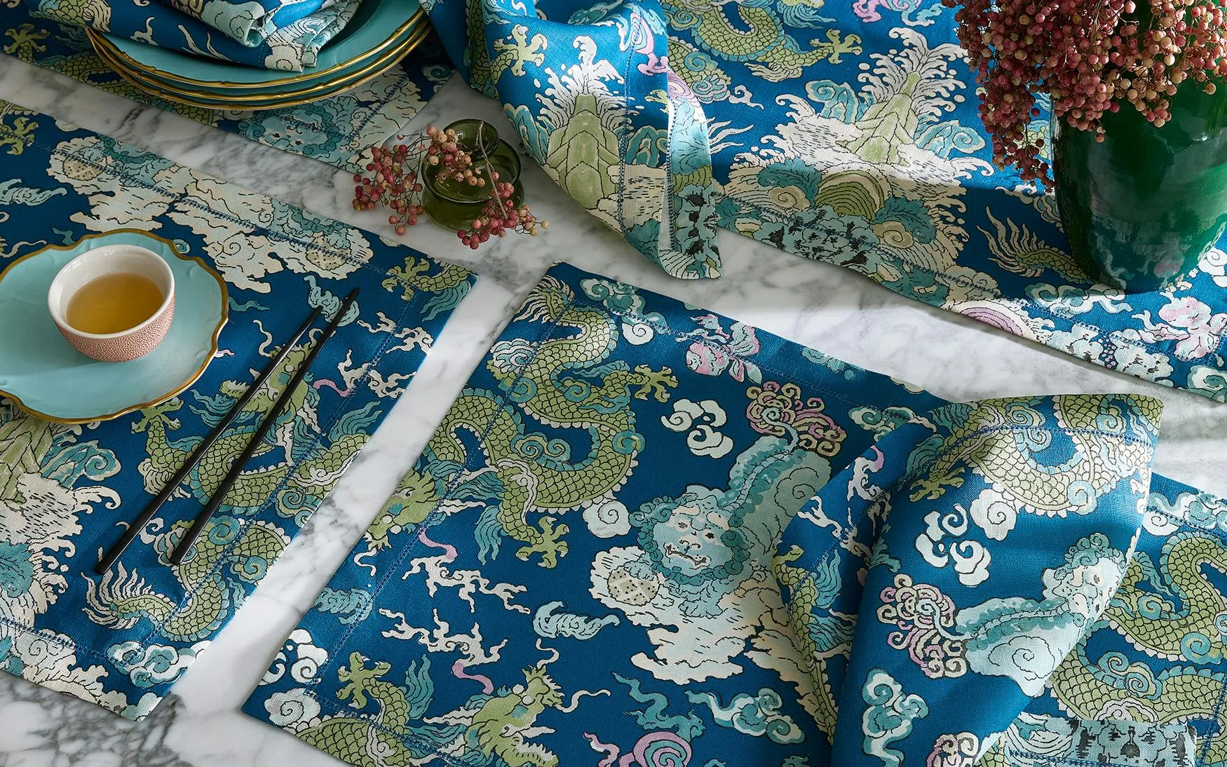 Matouk - Magic Mountain Oblong Aquarius Tablecloth 70 x 126