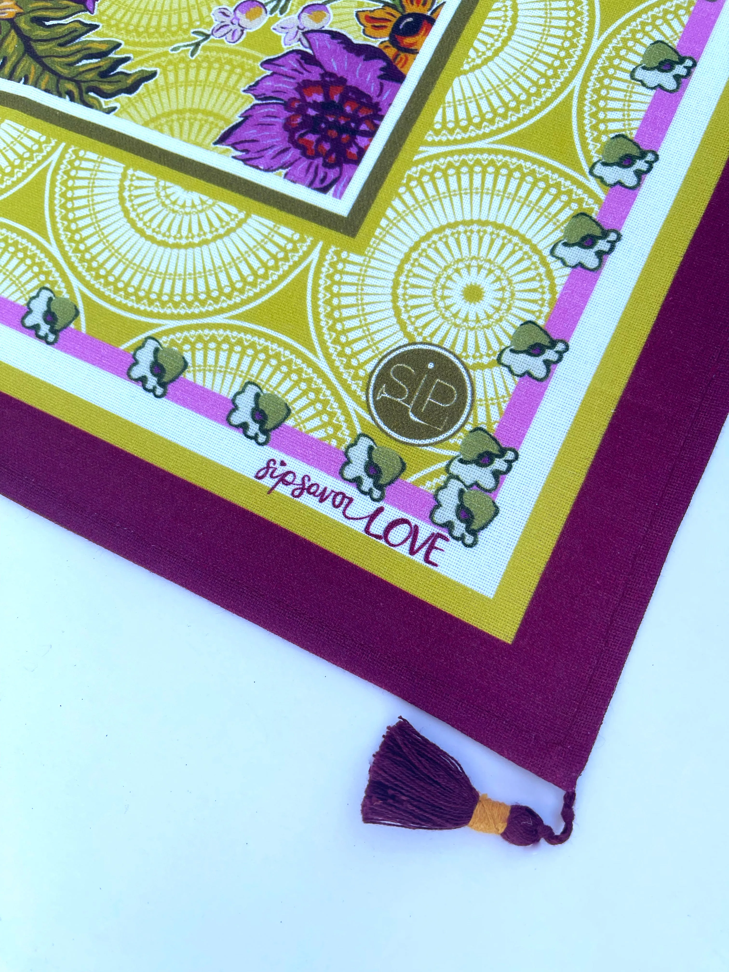 "Bounty" Table Topper