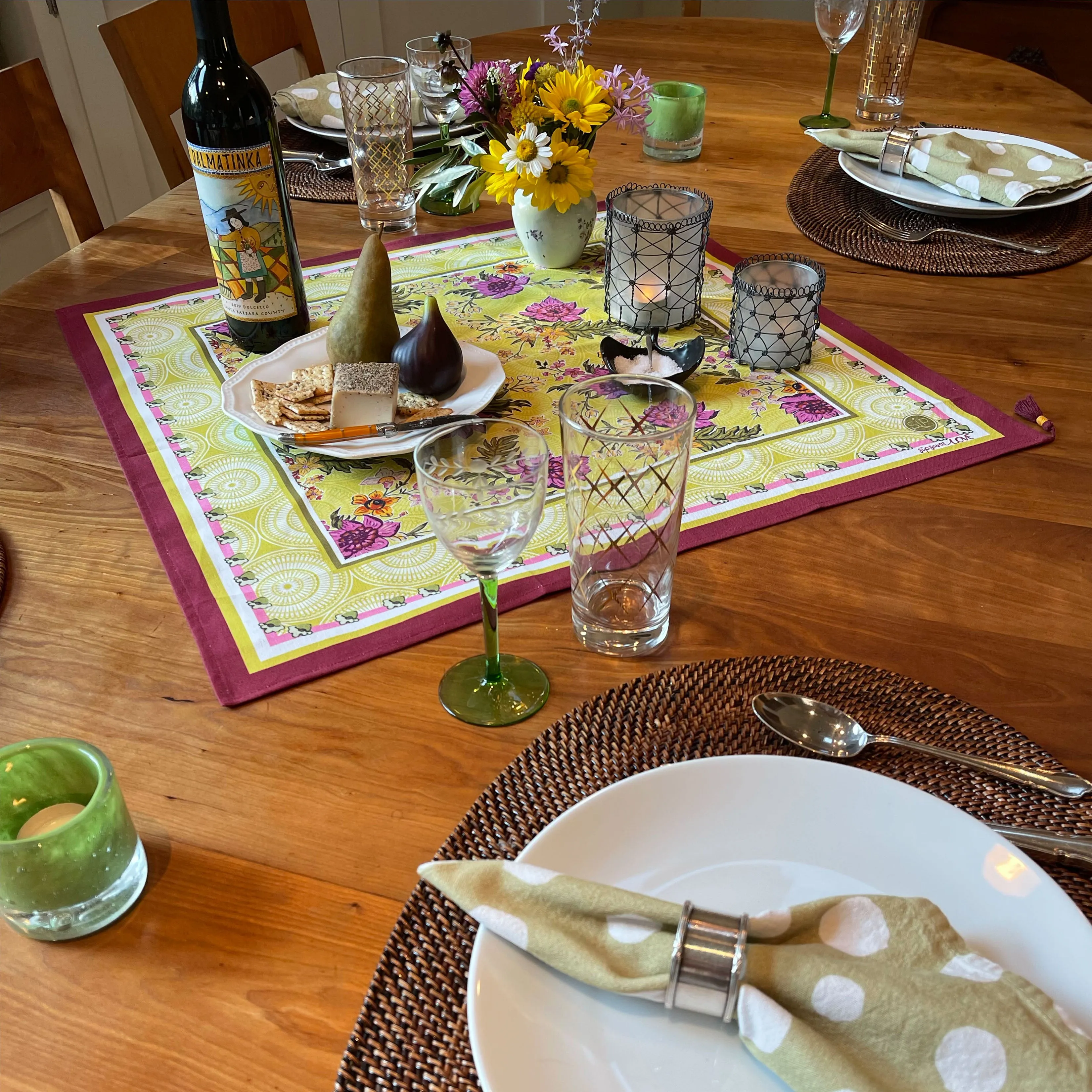 "Bounty" Table Topper