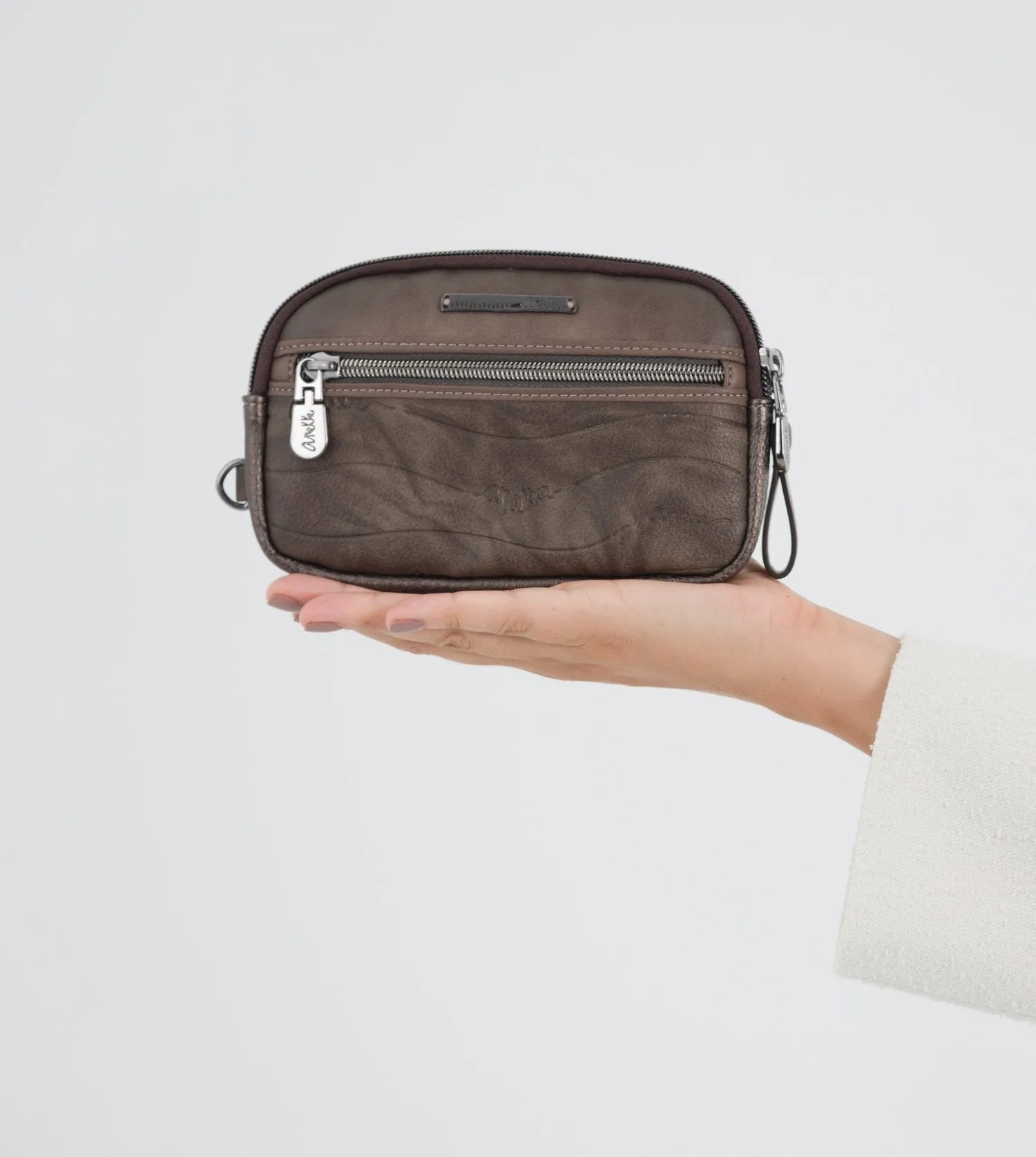 Rune brown carryall