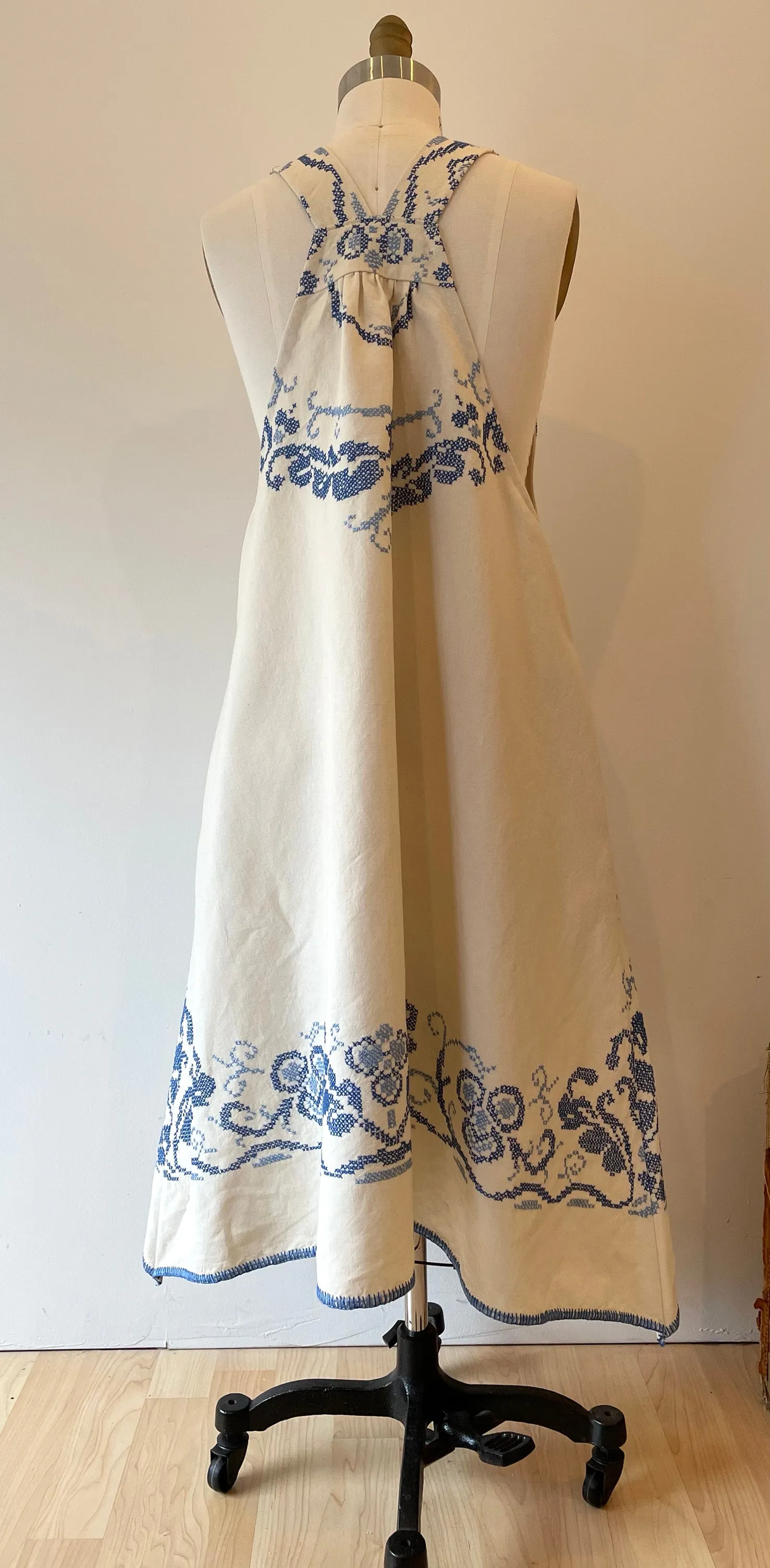 *Singing the Blues* Vintage Hand Embroidered Tablecloth Dress ~ Size 2X