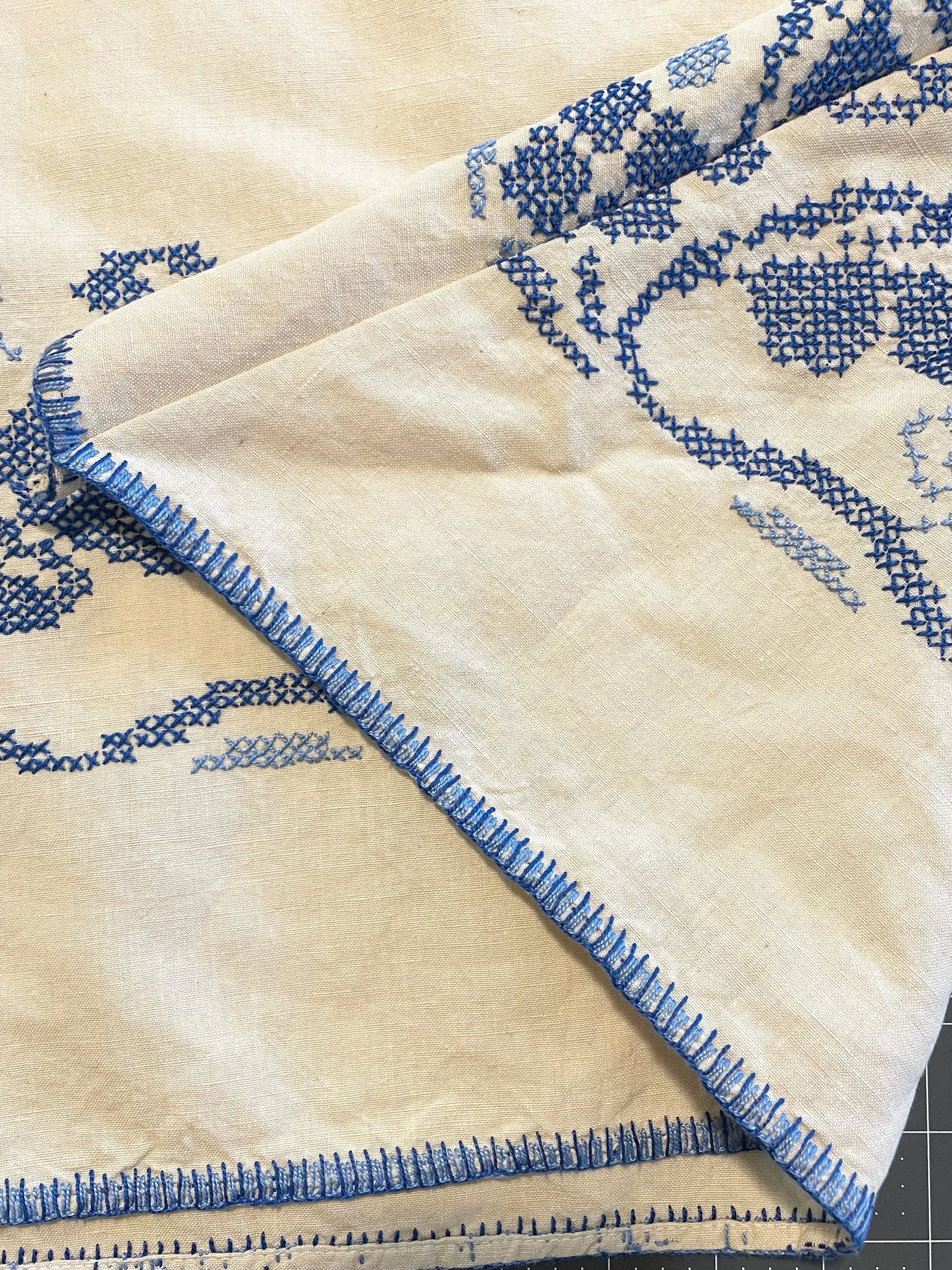 *Singing the Blues* Vintage Hand Embroidered Tablecloth Dress ~ Size 2X